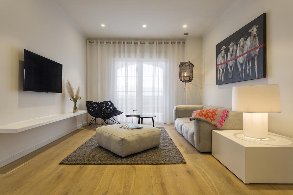 Luxury Two-Bedroom Apartment,272301297:JPEG