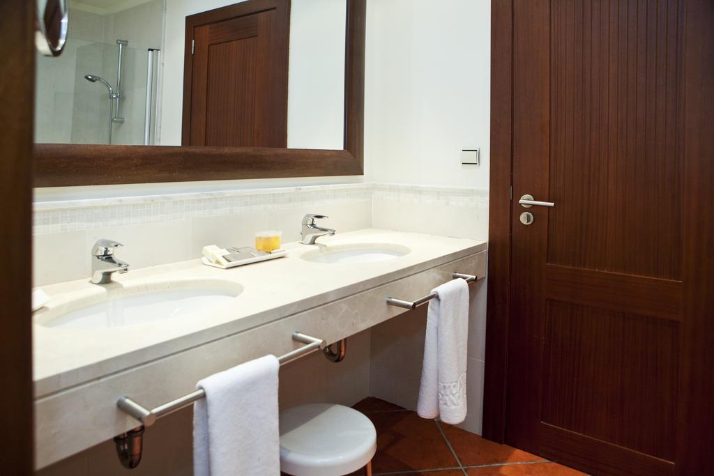 Double room with sloping ceilings,421668975:JPEG