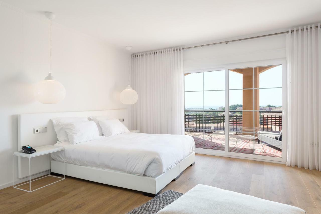 Deluxe Room (2 Adults + 1 Child),1479490229:JPEG